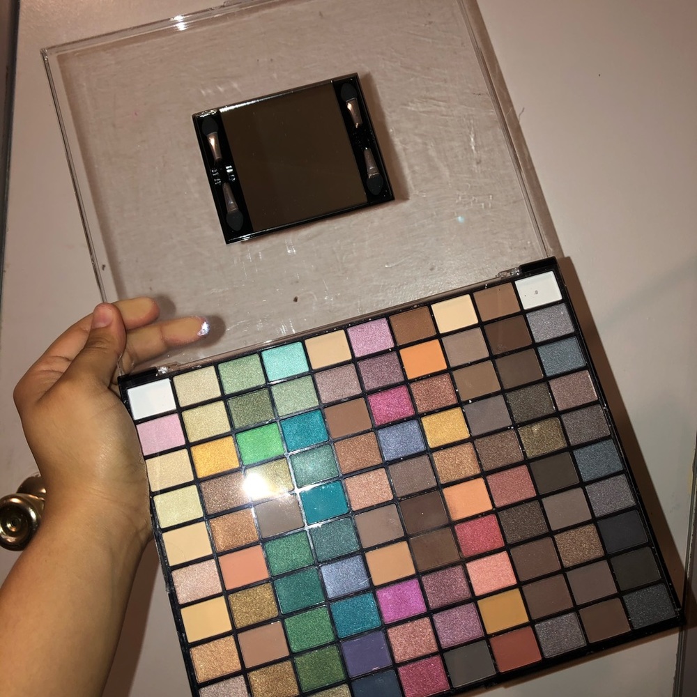 Makeup - Picture 2 of 2